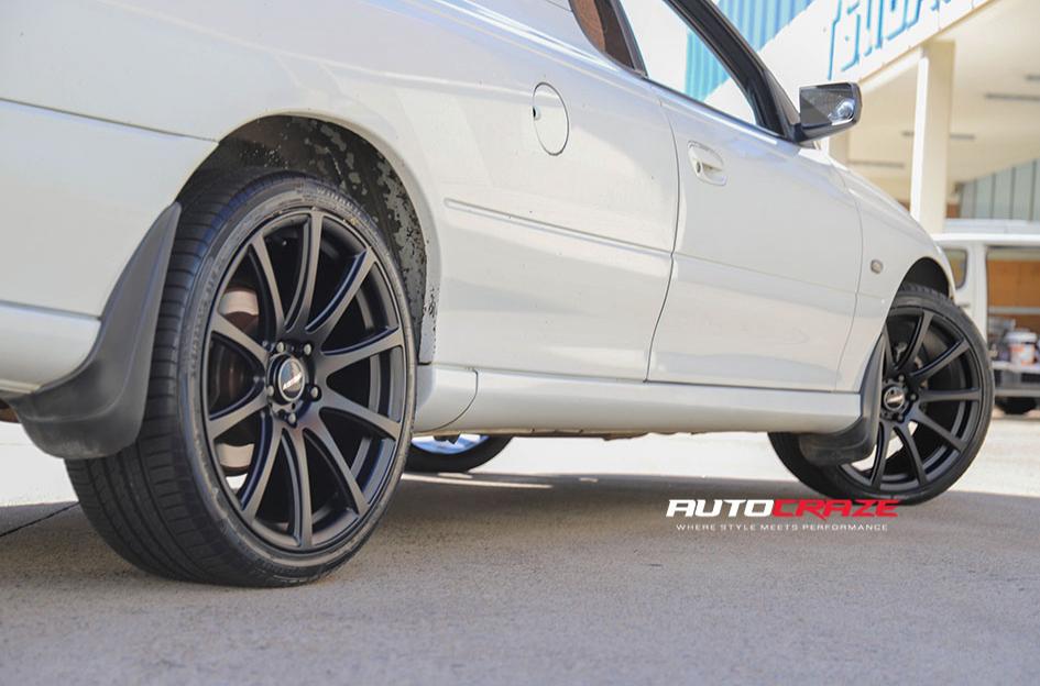 HOLDEN-COMMODORE-CARBINE-SATIN-BLACK